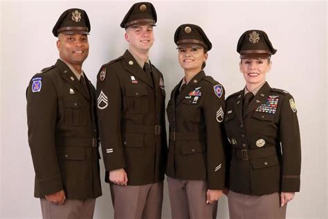 Army Still Tweaking Green Service Uniform As Recruiter Wear Test Gets Underway Military Com Army Still Tweaking Green Service Uniform As Recruiter Wear Test Gets Underway Military Com