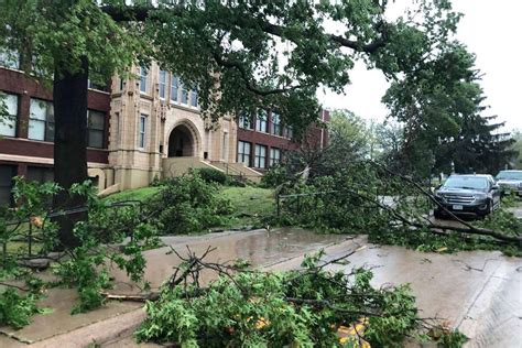 Cedar Rapids Schools To Start On Sept 21 With Majority Of Middle And High School Students Online Little Village