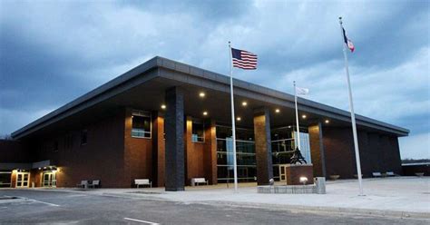 Cedar Rapids Schools Will Reduce Building Staff Positions By 6 Percent The Gazette