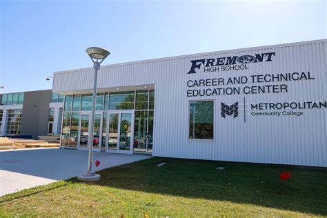 Fremont High School Trailblazes Career Pathways Into The Trades Kcsr Kbpy