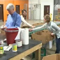 Gov Snyder Volunteers At Food Bank Of Eastern Michigan Flint Water Emergency Abc12 Com Gov Snyder Volunteers At Food Bank Of Eastern Michigan Flint Water Emergency Abc12 Com