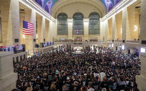 Huge Pro Palestine Protest Shuts Down New York S Grand Central Station