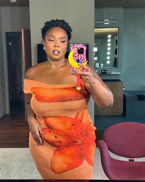 Lizzo Lizzobeeating Instagram Photos And Videos Lizzo Lizzobeeating Instagram Photos And Videos