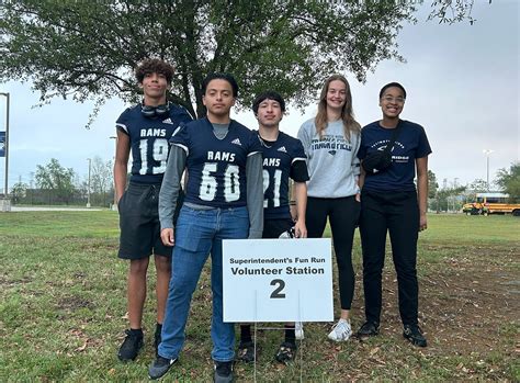 Our Students Volunteering At The Superintendent Fun Run Cfisdfunrun Our Students Volunteering At The Superintendent Fun Run Cfisdfunrun