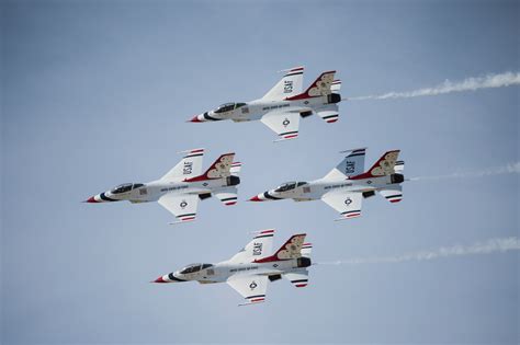 Thunderbirds Hornet Harriers Warbirds All Dazzle At L A County Air Show Edwards Air Force Base News