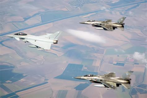 Typhoon Raf Versus F 16 Gr Cia Sobre A Rom Nia For A A Rea